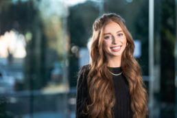 Professional woman headshot with long auburn hair, headshot photography Dallas, Texas