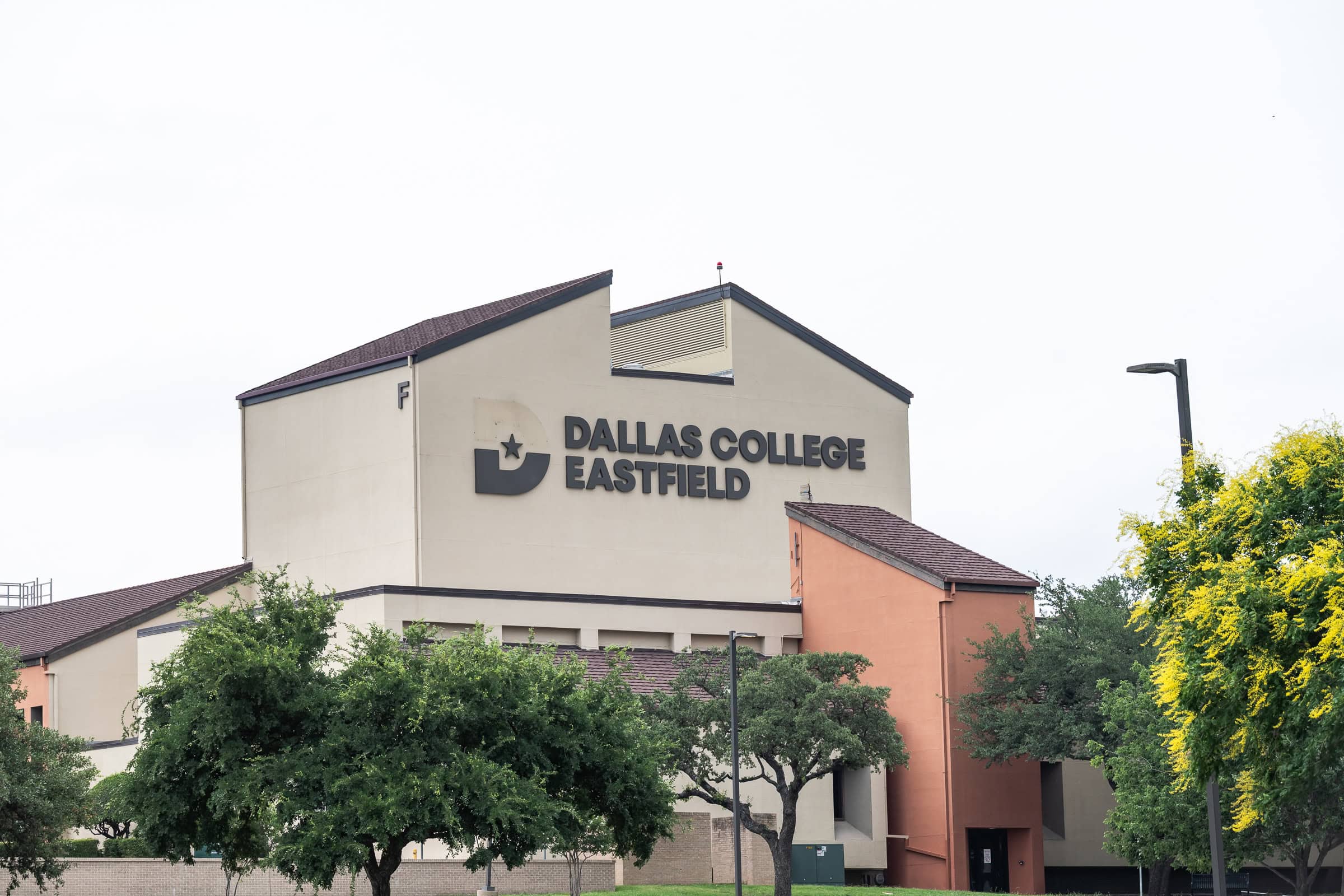 Commercial campus building exterior, commercial real estate photography in Dallas, Texas by David Loi Studios